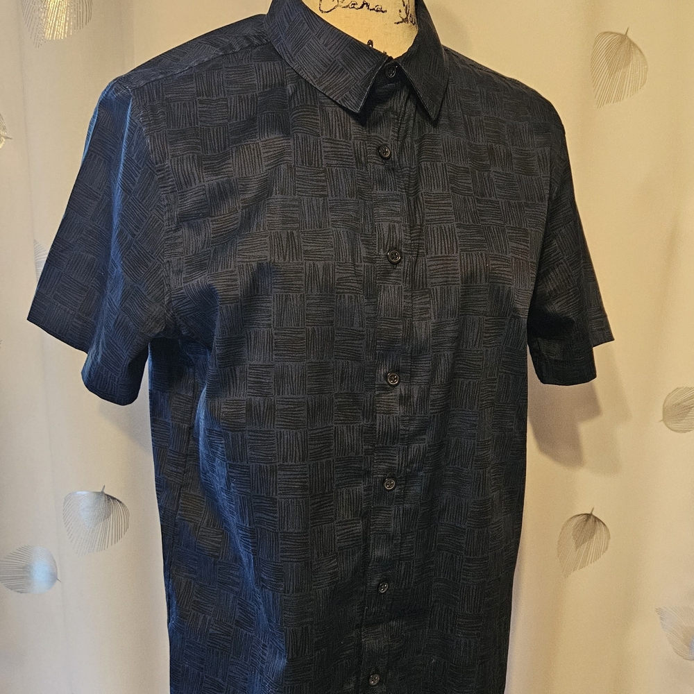 Guess Men's Dark Blue Patterned Button Down Shirt